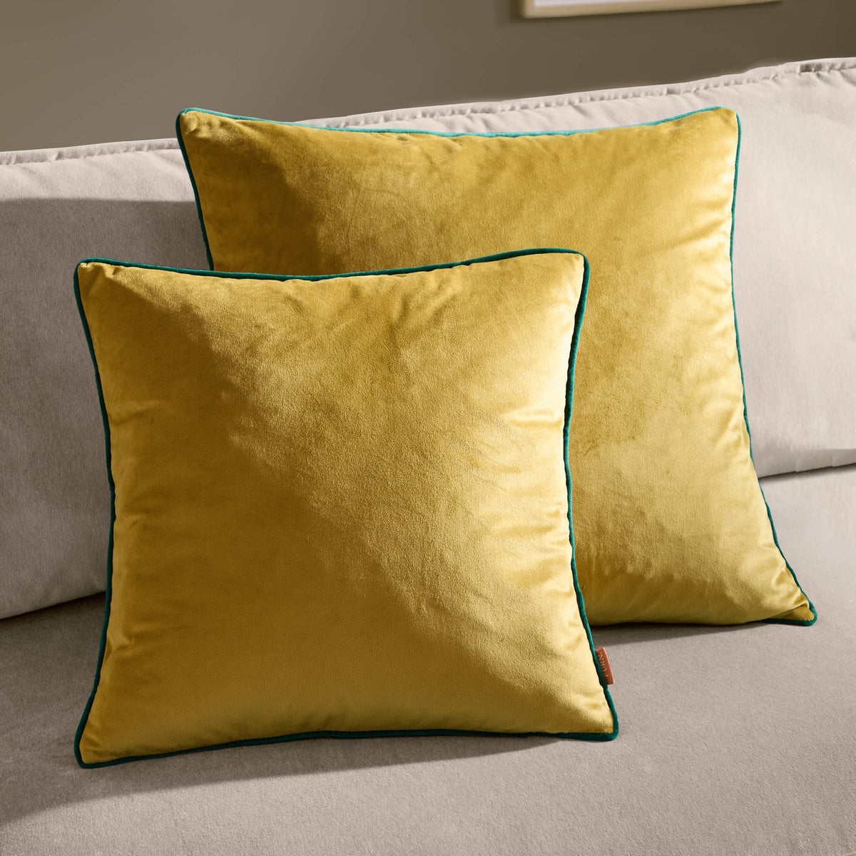 Meridian Velvet Cushion Moss/Emerald
