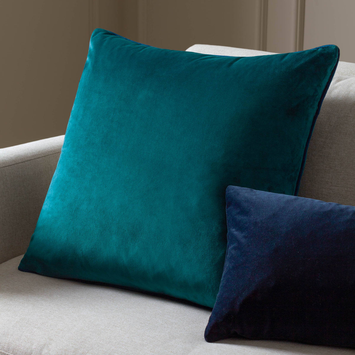 Meridian Velvet Cushion Teal/Navy