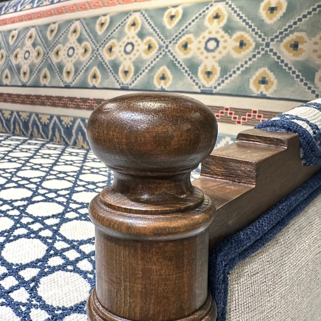 Belle Settee
